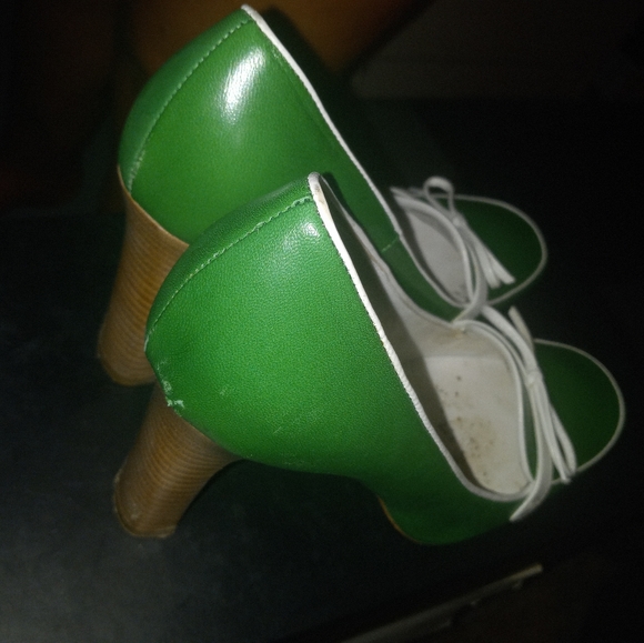 Hugo Boss size 6 green and white heels(new years deals!!!!!) - Picture 2 of 8